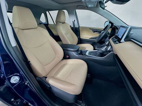 Certified 2025 Toyota RAV4 XLE w/ Convenience Package FWD image 28