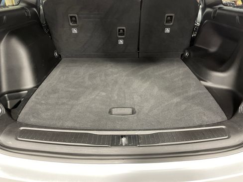 Used 2024 Jeep Grand Cherokee Laredo image 12