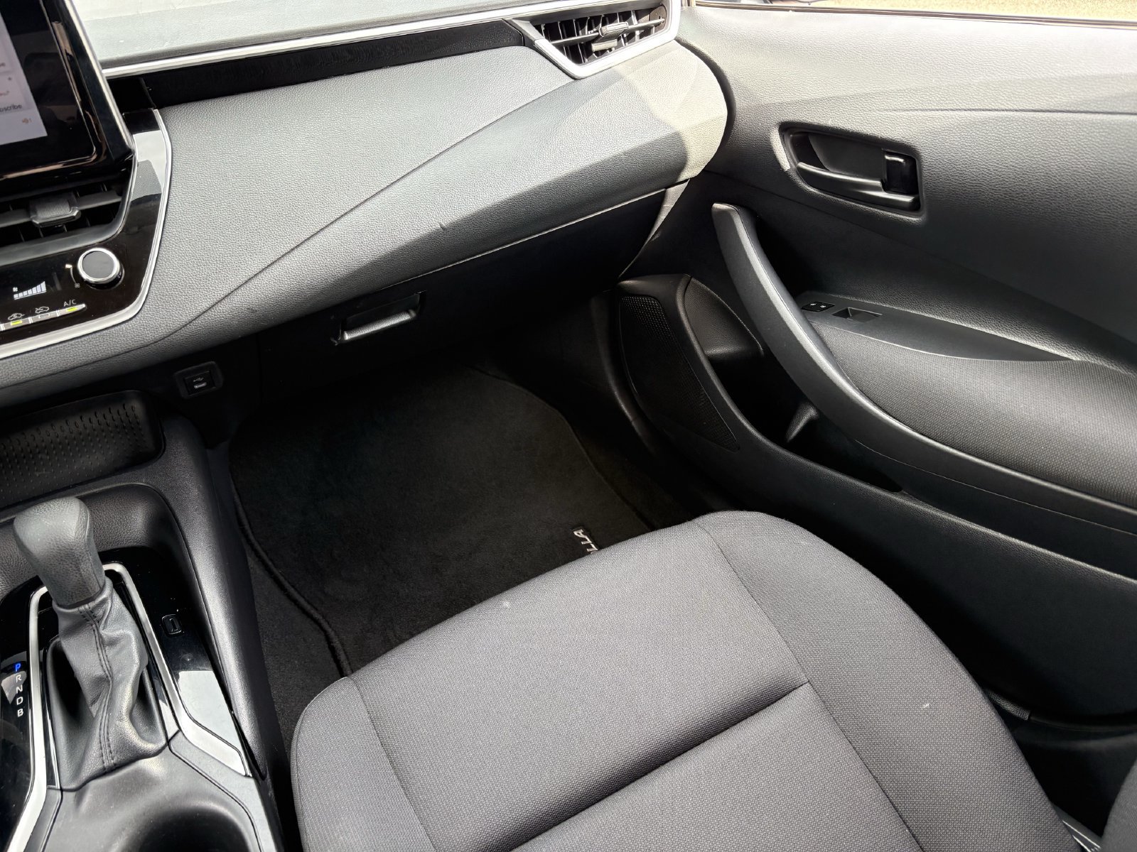 Used 2024 Toyota Corolla LE FWD image 23