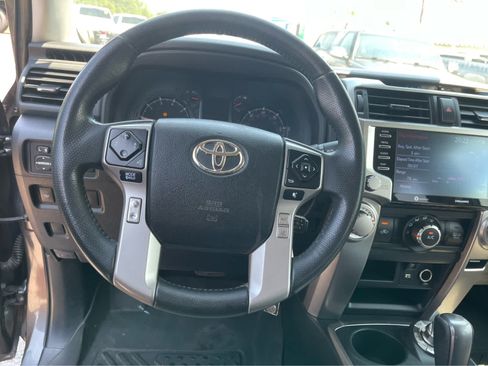 Used 2020 Toyota 4Runner SR5 AWD/4WD image 16