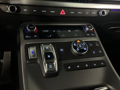 Used 2025 Hyundai Palisade Calligraphy image 18