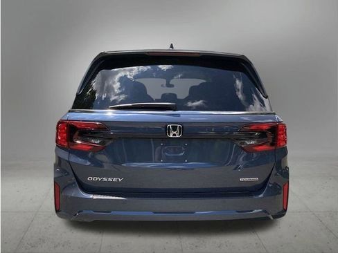 New 2026 Honda Odyssey Touring image 3