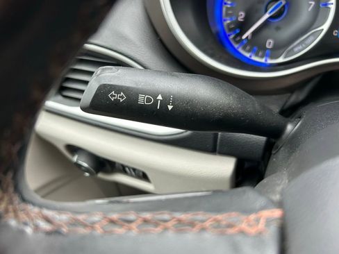 Used 2017 Chrysler Pacifica Touring-L image 20