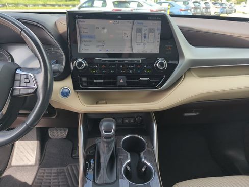 Used 2021 Toyota Highlander Platinum AWD/4WD image 25