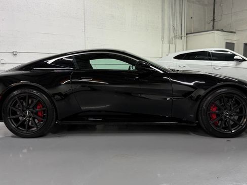 Used 2019 Aston Martin V8 Vantage Coupe RWD image 8