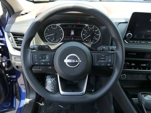 Used 2023 Nissan Rogue SV FWD image 16