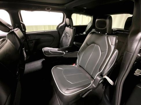 Used 2025 Chrysler Pacifica Limited FWD image 26