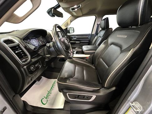 Used 2019 RAM 1500 Laramie AWD/4WD image 10