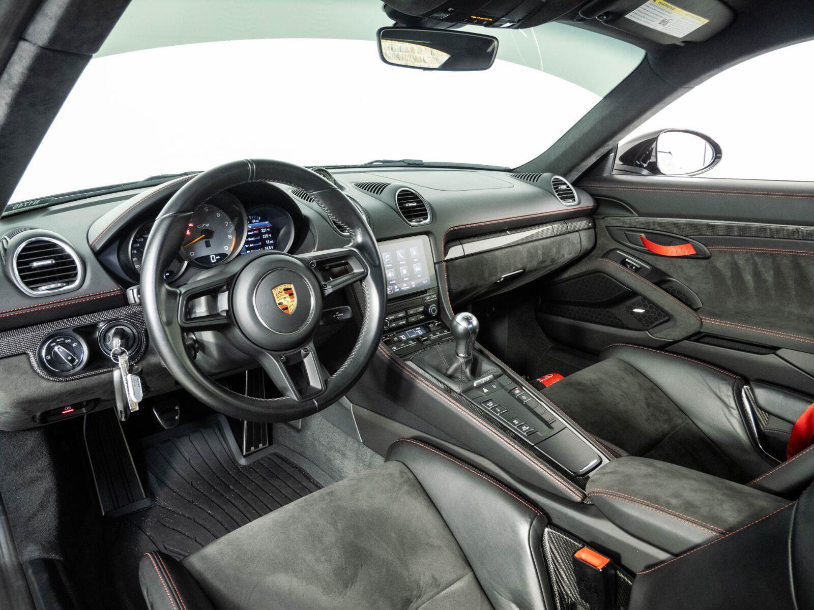 Used 2020 Porsche 718 Cayman GT4 RWD image 4