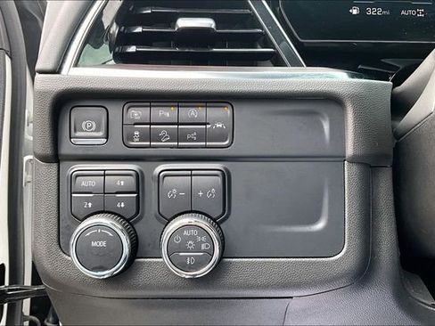 Used 2025 Chevrolet Suburban Z71 AWD/4WD image 15