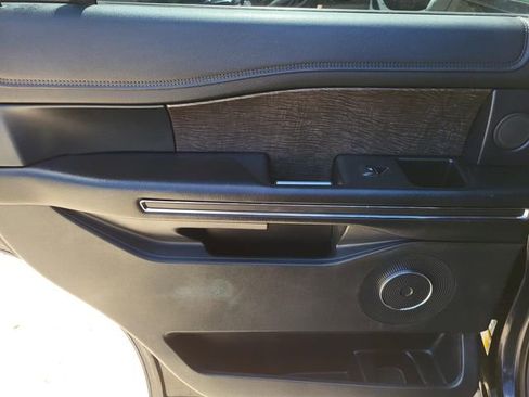 Used 2021 Ford Expedition Limited image 12