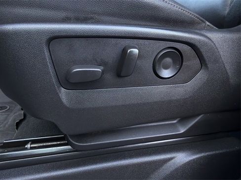 Used 2023 Chevrolet Tahoe Z71 w/ Luxury Package image 27