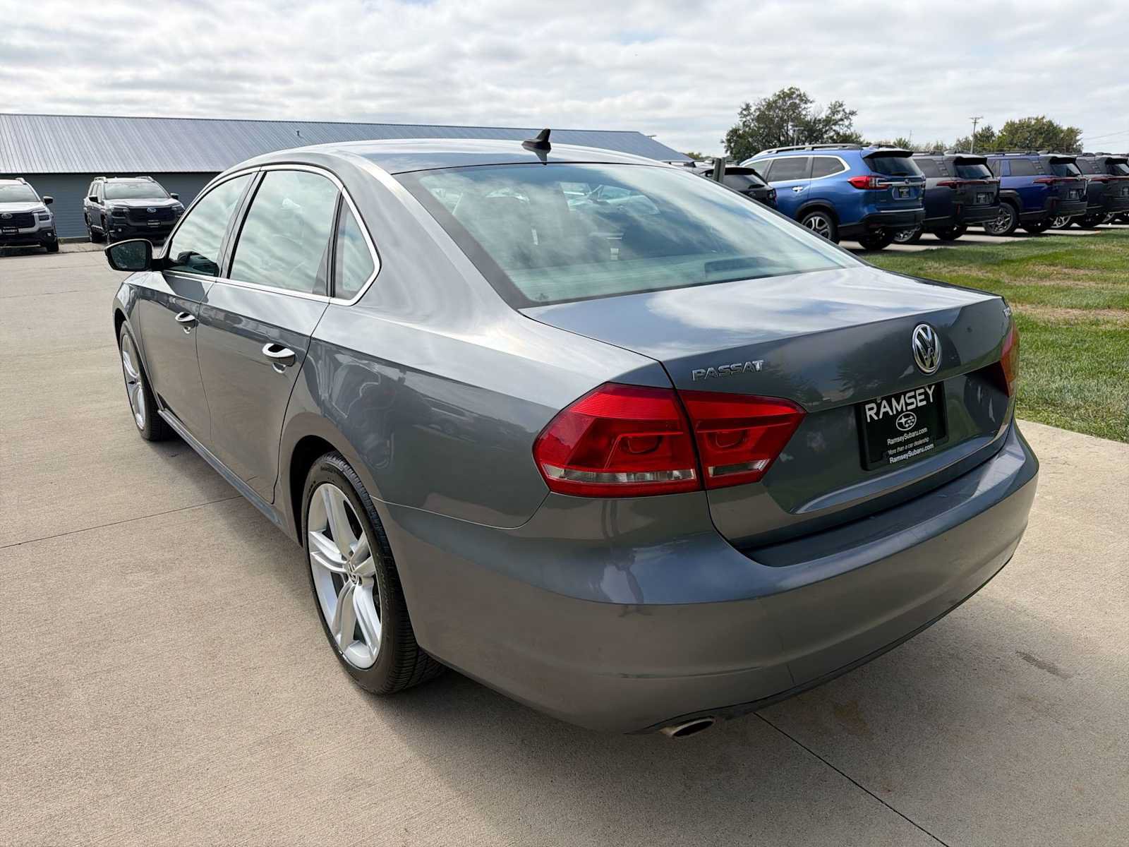 Used 2015 Volkswagen Passat TDI SE FWD image 4