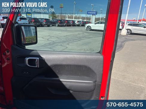 Used 2022 Jeep Wrangler Unlimited Sahara w/ Cold Weather Group image 28