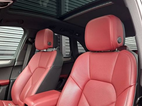 Certified 2022 Porsche Macan S AWD/4WD image 5