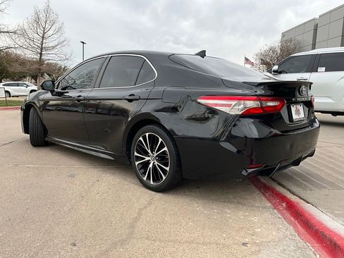 Used 2019 Toyota Camry SE image 8