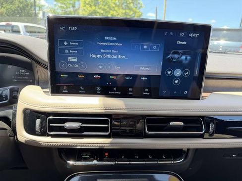 Used 2022 Lincoln Nautilus Reserve AWD/4WD image 21