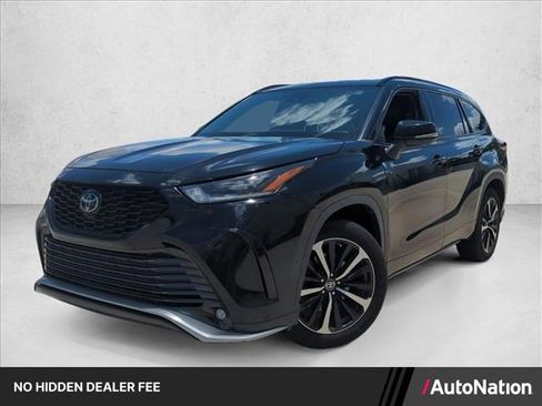 Used 2022 Toyota Highlander XSE FWD image 1