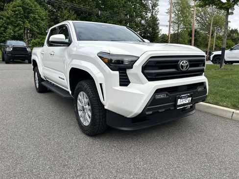 Used 2025 Toyota Tacoma SR5 w/ SR5 Upgrade Package AWD/4WD image 2