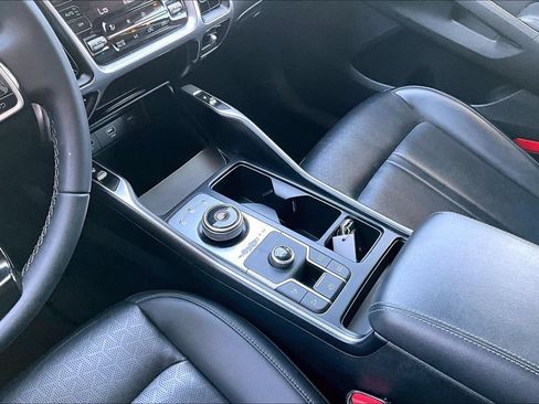 Used 2022 Kia Sorento S FWD image 5