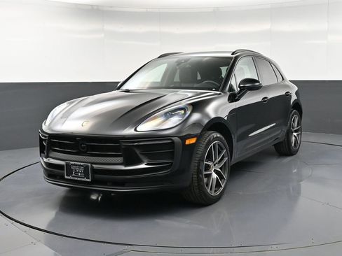 Certified 2026 Porsche Macan AWD/4WD image 6