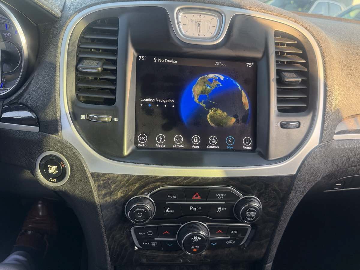Used 2019 Chrysler 300 Limited w/ Safetytec Plus Group RWD image 30
