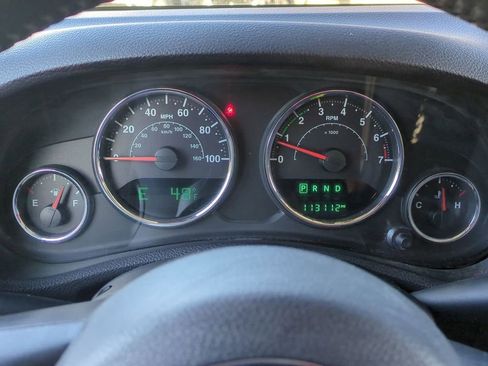 Used 2016 Jeep Wrangler Unlimited Sahara w/ Dual Top Group image 17