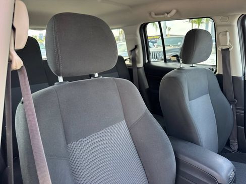 Used 2017 Jeep Patriot Latitude AWD/4WD image 15