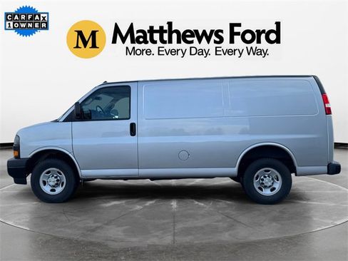 Used 2022 Chevrolet Express 2500 Work Van image 2