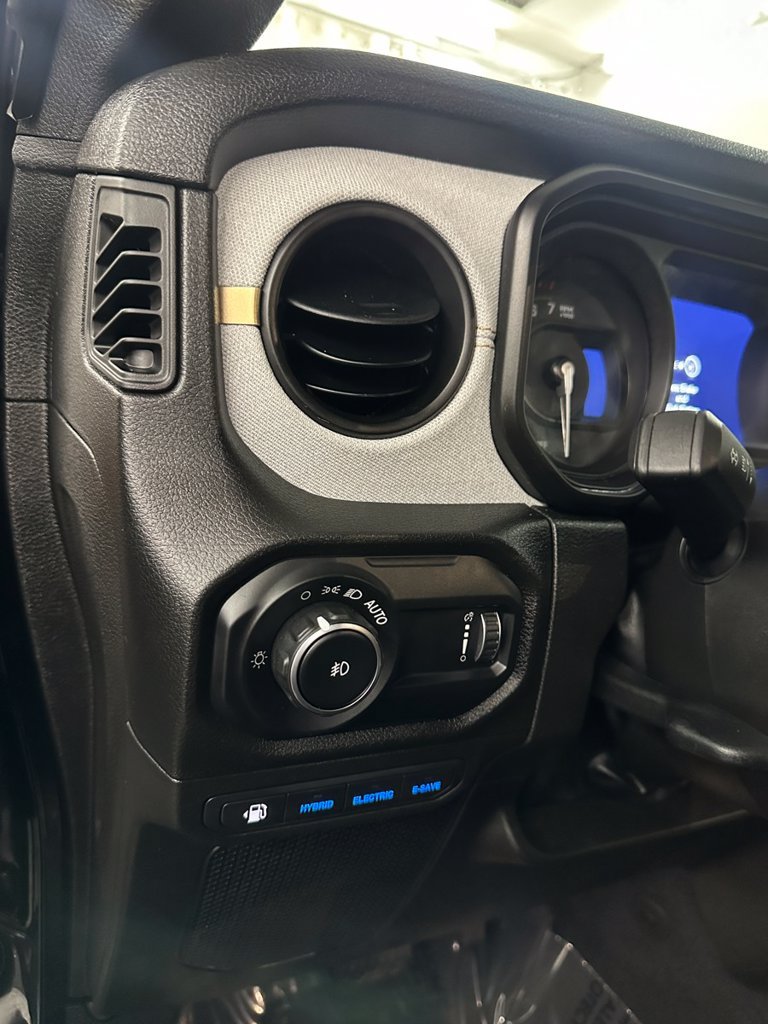 Used 2024 Jeep Wrangler Unlimited w/ Convenience Group AWD/4WD image 12