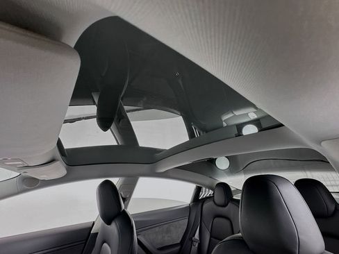 Used 2018 Tesla Model 3 Long Range RWD image 11