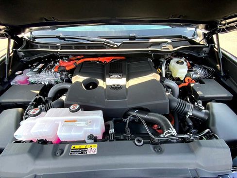 Used 2025 Toyota Tundra Limited image 14