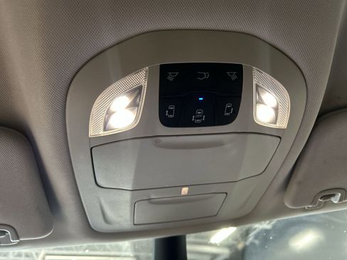 Used 2023 Chrysler Pacifica Touring-L FWD image 16