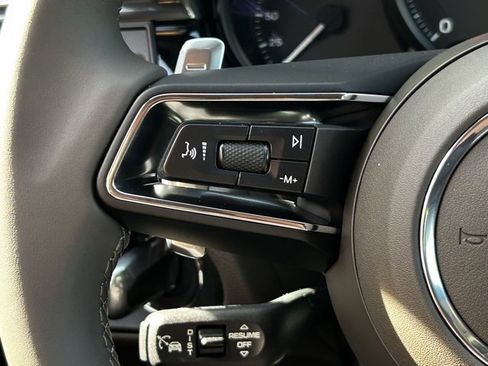 Certified 2025 Porsche Macan image 39