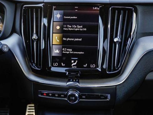 Used 2018 Volvo XC60 T8 R-Design w/ Convenience Package image 15