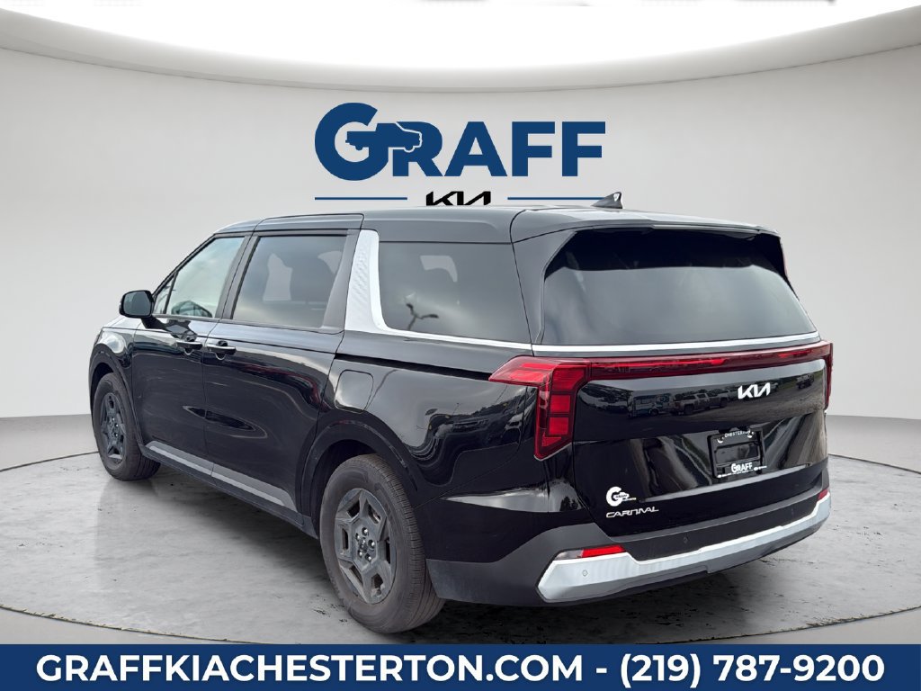 Used 2025 Kia Carnival FWD image 5