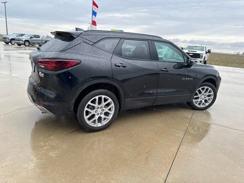 Used 2023 Chevrolet Blazer LT FWD image 4