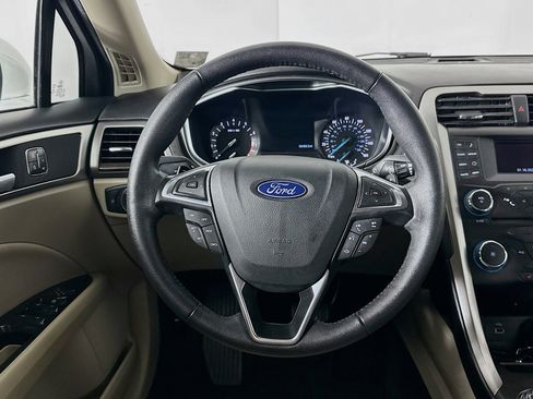 Used 2018 Ford Fusion SE image 17