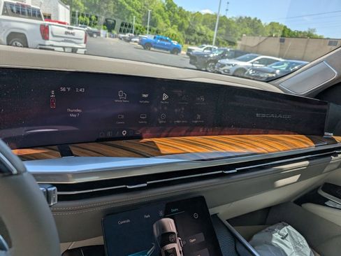 Used 2025 Cadillac Escalade Sport Platinum w/ LPO, Floor Liner Package AWD/4WD image 19