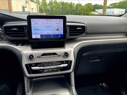 Used 2020 Ford Explorer XLT AWD/4WD image 15