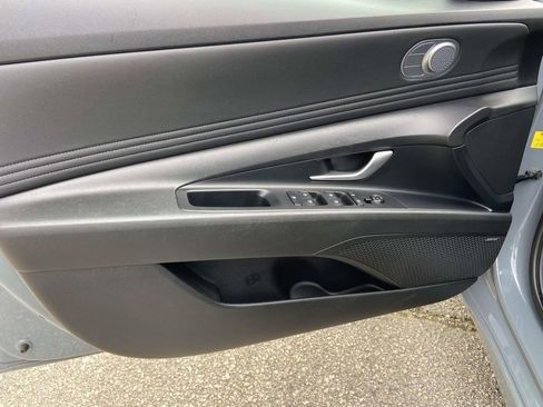 Used 2023 Hyundai Elantra Limited FWD image 12