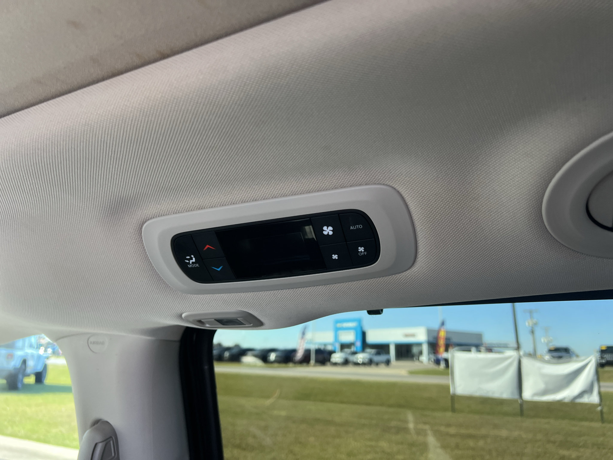 Used 2023 Chrysler Pacifica Limited FWD image 19