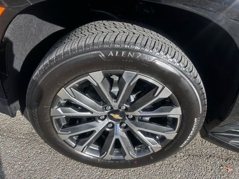 New 2026 Chevrolet Suburban High Country image 7