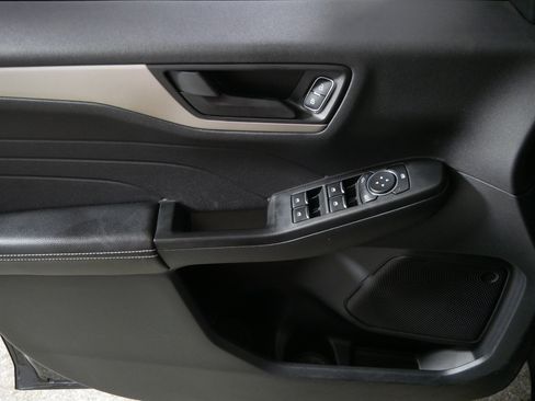 Used 2022 Ford Escape SE FWD image 19