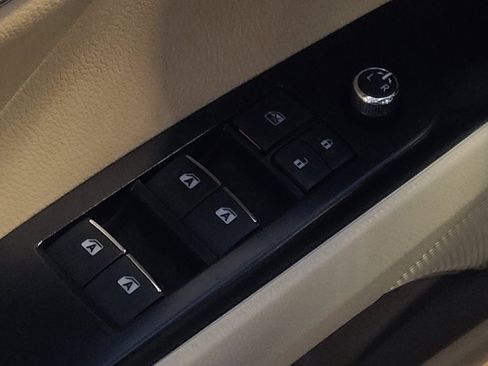 Used 2019 Toyota Camry XLE image 27