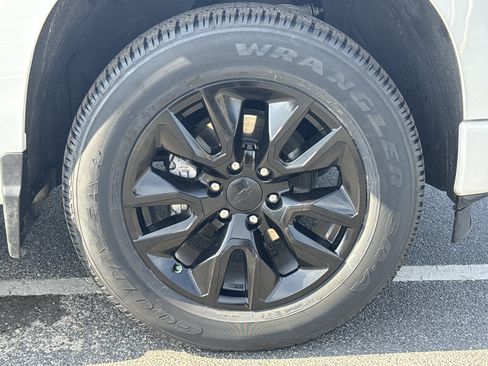 Used 2024 Chevrolet Silverado 1500 Custom RWD image 13