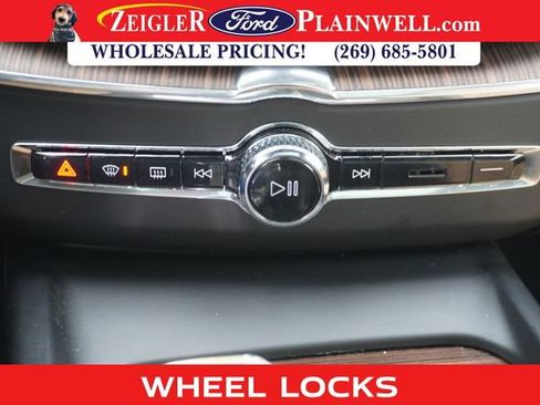 Used 2023 Volvo XC60 B5 Ultimate image 25