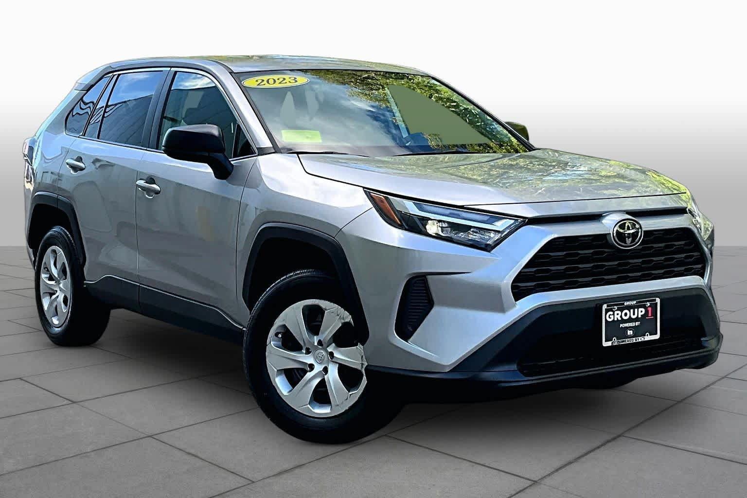 Used 2023 Toyota RAV4 LE AWD/4WD image 3