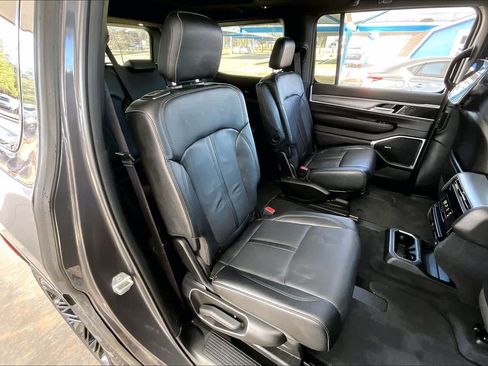 Used 2023 Jeep Wagoneer Series II image 20