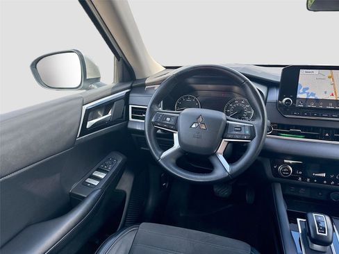 Used 2024 Mitsubishi Outlander SE image 22
